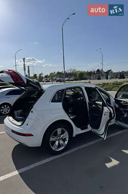 Внедорожник / Кроссовер Audi Q5 2017 в 
