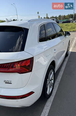Внедорожник / Кроссовер Audi Q5 2017 в 
