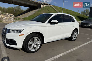 Внедорожник / Кроссовер Audi Q5 2017 в 