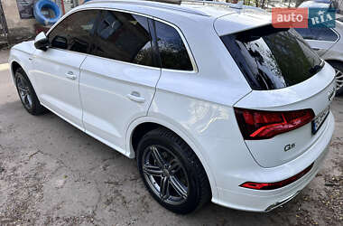 Внедорожник / Кроссовер Audi Q5 2018 в 