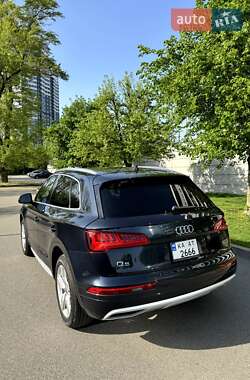 Внедорожник / Кроссовер Audi Q5 2017 в 