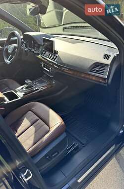 Внедорожник / Кроссовер Audi Q5 2017 в 