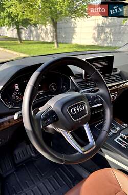 Внедорожник / Кроссовер Audi Q5 2017 в 
