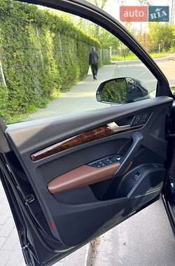 Внедорожник / Кроссовер Audi Q5 2017 в 