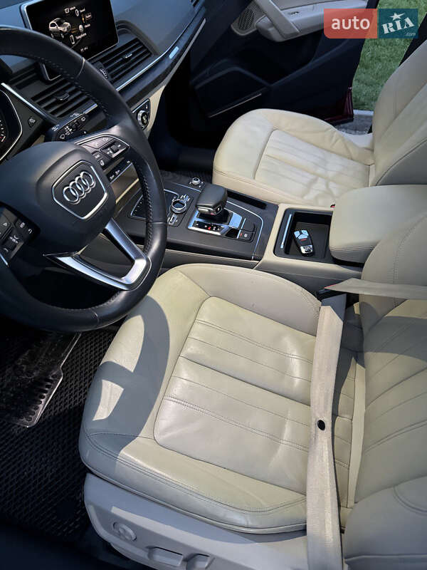 Внедорожник / Кроссовер Audi Q5 2017 в Луцке