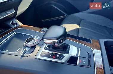 Внедорожник / Кроссовер Audi Q5 2018 в 