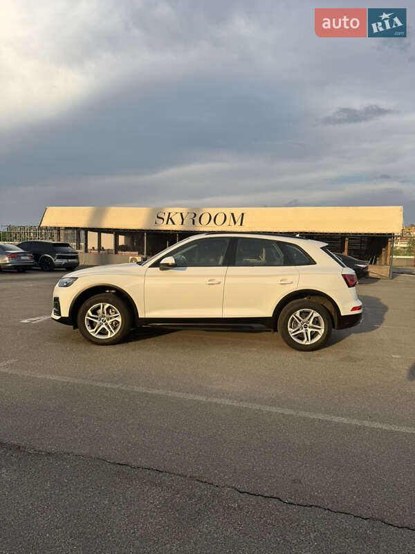 Позашляховик / Кросовер Audi Q5 2021 в Києві