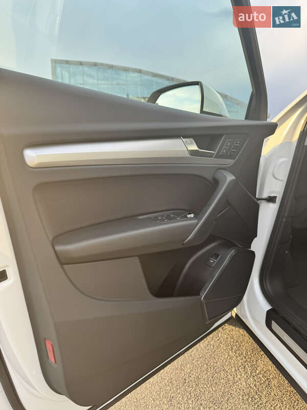 Позашляховик / Кросовер Audi Q5 2021 в Києві