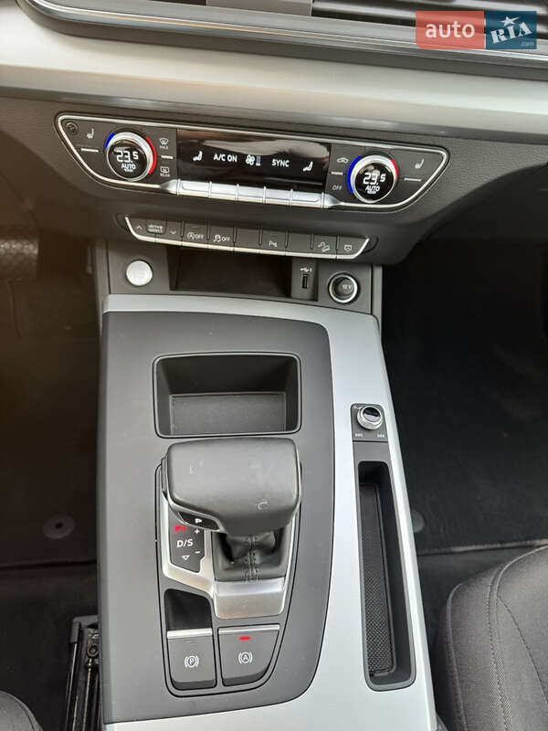 Позашляховик / Кросовер Audi Q5 2021 в Києві