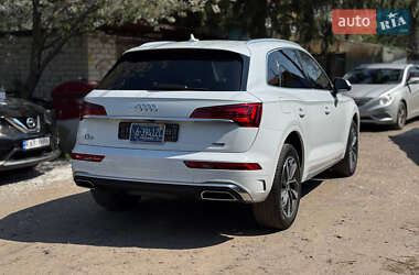 Внедорожник / Кроссовер Audi Q5 2021 в 
