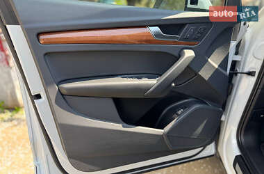 Внедорожник / Кроссовер Audi Q5 2021 в 