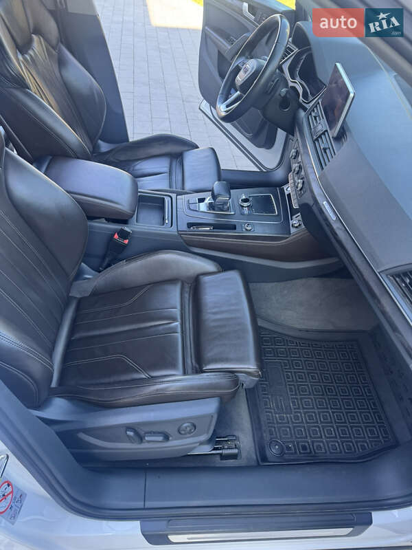 Внедорожник / Кроссовер Audi Q5 2019 в Каменец-Подольском