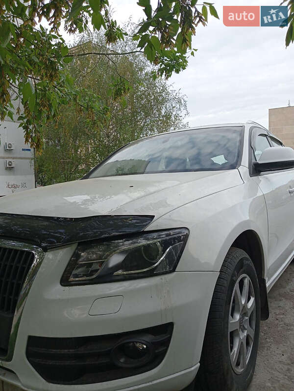 Внедорожник / Кроссовер Audi Q5 2010 в Южноукраинске