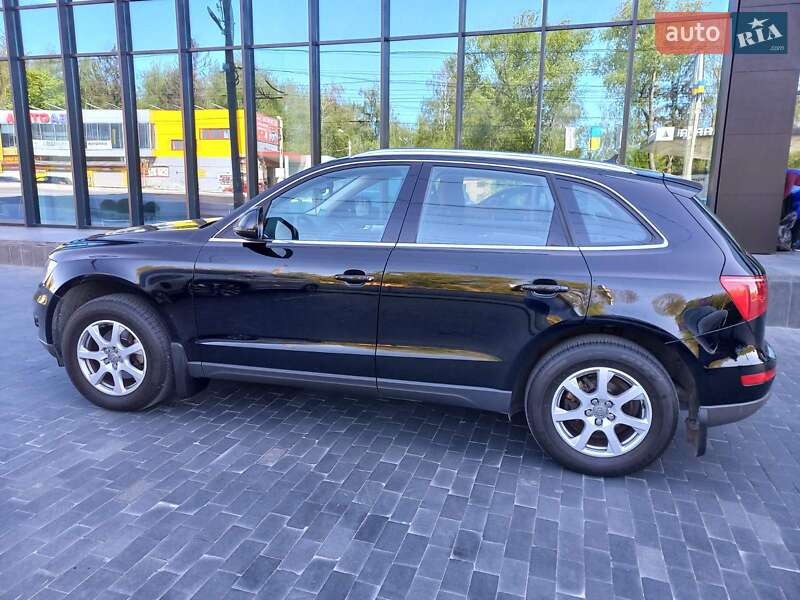 Внедорожник / Кроссовер Audi Q5 2010 в Тернополе