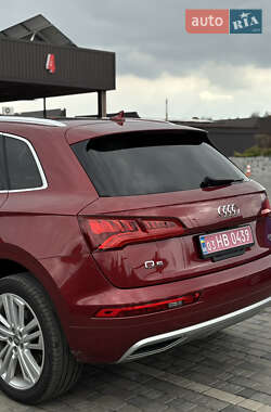 Внедорожник / Кроссовер Audi Q5 2018 в 