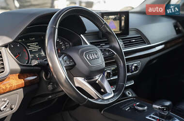 Внедорожник / Кроссовер Audi Q5 2017 в 