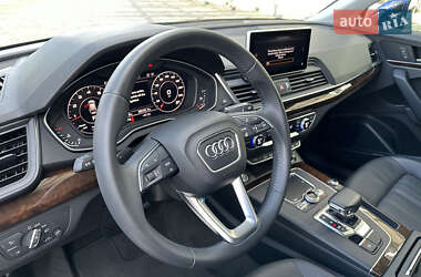 Внедорожник / Кроссовер Audi Q5 2018 в 
