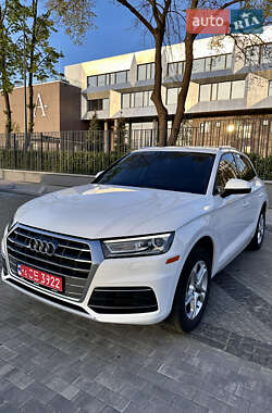 Внедорожник / Кроссовер Audi Q5 2018 в 