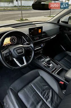 Внедорожник / Кроссовер Audi Q5 2018 в 