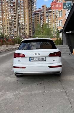Внедорожник / Кроссовер Audi Q5 2017 в 