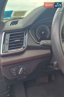Позашляховик / Кросовер Audi Q5 2020 в 
