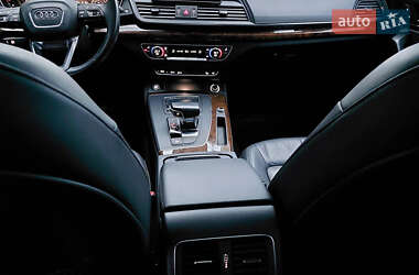 Внедорожник / Кроссовер Audi Q5 2017 в 