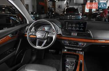 Внедорожник / Кроссовер Audi Q5 2021 в 