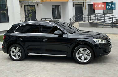 Внедорожник / Кроссовер Audi Q5 2017 в 