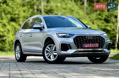 Внедорожник / Кроссовер Audi Q5 2021 в 