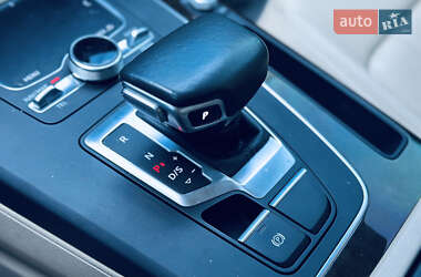 Внедорожник / Кроссовер Audi Q5 2018 в 