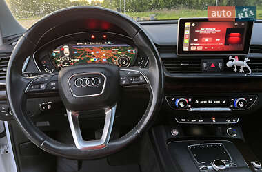 Позашляховик / Кросовер Audi Q5 2018 в 