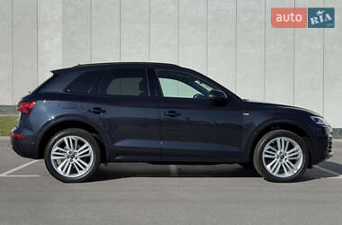 Внедорожник / Кроссовер Audi Q5 2018 в 