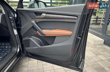 Внедорожник / Кроссовер Audi Q5 2021 в 