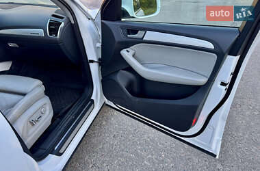 Позашляховик / Кросовер Audi Q5 2012 в 