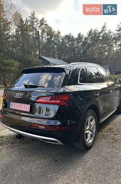 Внедорожник / Кроссовер Audi Q5 2018 в 