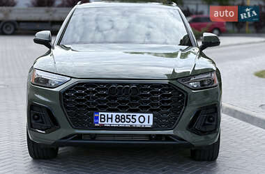 Позашляховик / Кросовер Audi Q5 2021 в 