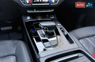 Позашляховик / Кросовер Audi Q5 2021 в 