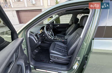 Позашляховик / Кросовер Audi Q5 2021 в 