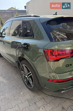 Позашляховик / Кросовер Audi Q5 2021 в 