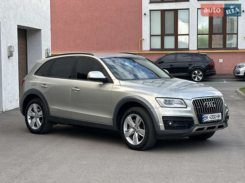 Позашляховик / Кросовер Audi Q5 2012 в 