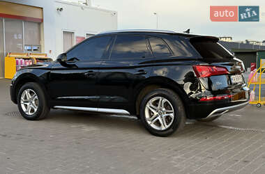 Внедорожник / Кроссовер Audi Q5 2017 в 