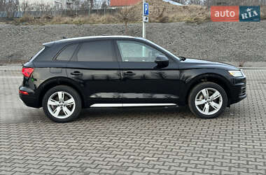 Позашляховик / Кросовер Audi Q5 2018 в 