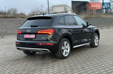 Позашляховик / Кросовер Audi Q5 2018 в 