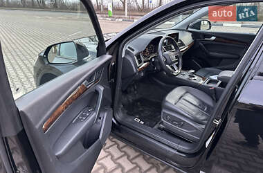 Позашляховик / Кросовер Audi Q5 2018 в 