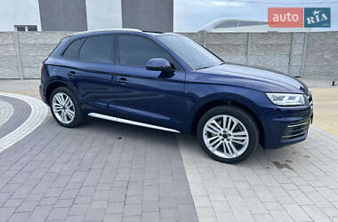 Внедорожник / Кроссовер Audi Q5 2018 в 