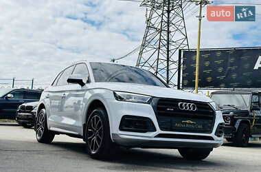 Внедорожник / Кроссовер Audi Q5 2018 в 