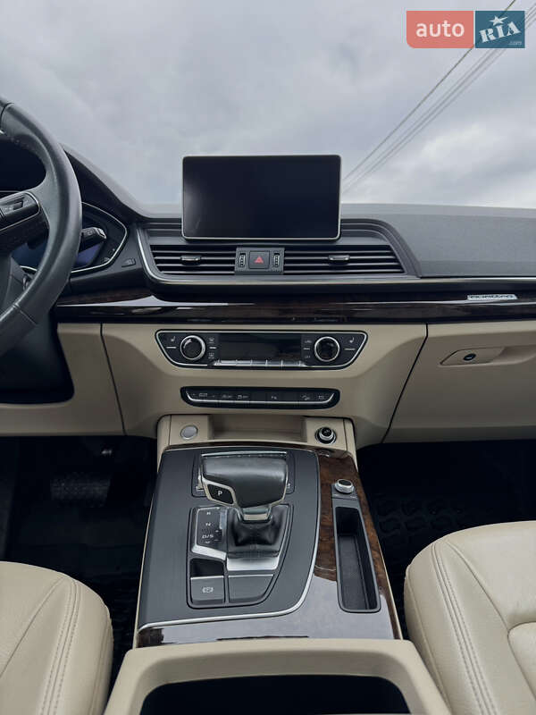 Позашляховик / Кросовер Audi Q5 2017 в Рівному