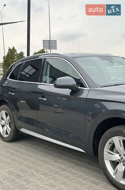Внедорожник / Кроссовер Audi Q5 2018 в 