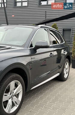 Внедорожник / Кроссовер Audi Q5 2018 в 