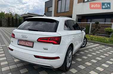 Позашляховик / Кросовер Audi Q5 2018 в 